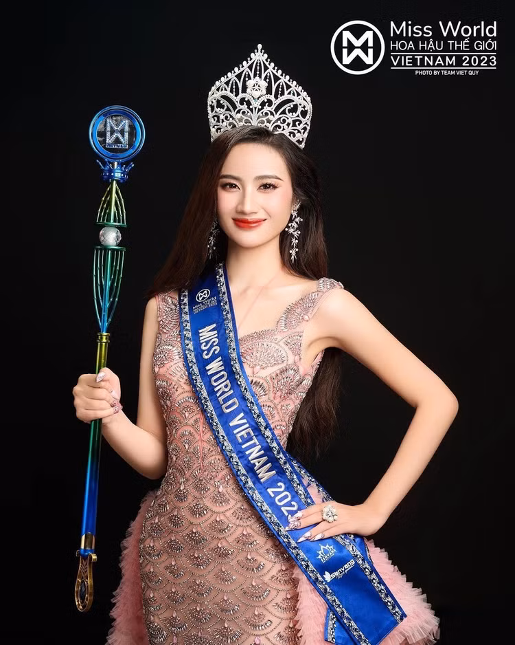 Từ vụ Ý Nhi: Ứng xử của hoa hậu phải ngang tầm sắc đẹp? Tu vu Y Nhi: Ung xu cua hoa hau phai ngang tam sac dep?