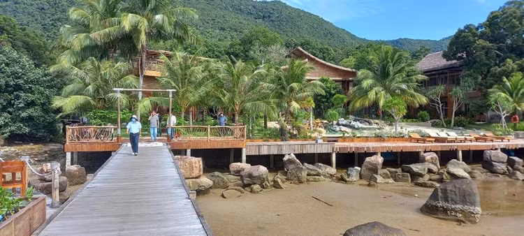 Mới đây, lãnh đạo TP.Phú Quốc (Kiên Giang) cùng các đơn vị có liên quan đã đi kiểm tra thực tế các công trình xây dựng trái phép xâm phạm khu bảo tồn biển Phú Quốc. (Ảnh: Môi trường & Cuộc sống). Mới đây, lãnh đạo TP.Phú Quốc (Kiên Giang) cùng các đơn vị có liên quan đã đi kiểm tra thực tế các công trình xây dựng trái phép xâm phạm khu bảo tồn biển Phú Quốc. (Ảnh: Môi trường & Cuộc sống).