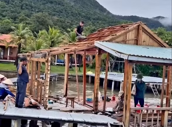 Ngày 26/9 vừa qua, ông M.T.D. có bungalow xây dựng trái phép với diện tích 524,6m2 ở ấp Cây Sao đã bắt đầu có động thái tự nguyện tháo dỡ. (Ảnh: H.S). Ngày 26/9 vừa qua, ông M.T.D. có bungalow xây dựng trái phép với diện tích 524,6m2 ở ấp Cây Sao đã bắt đầu có động thái tự nguyện tháo dỡ. (Ảnh: H.S).