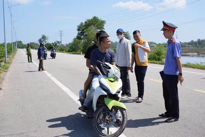 Huế bắt giữ hai kẻ cướp giật điện thoại của du khách Ý