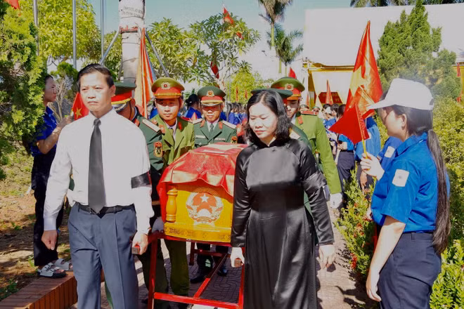 Hơn 30 hài cốt liệt sĩ được an táng tại nghĩa trang Quảng Trị