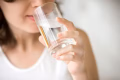 Đang ngủ phải dậy uống nước liên tục, đừng vội nghĩ do thiếu nước