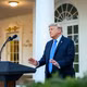[VIDEO] Trump nổi giận đòi Fed hạ lãi suất 1% giữa tâm bão bầu cử Mỹ