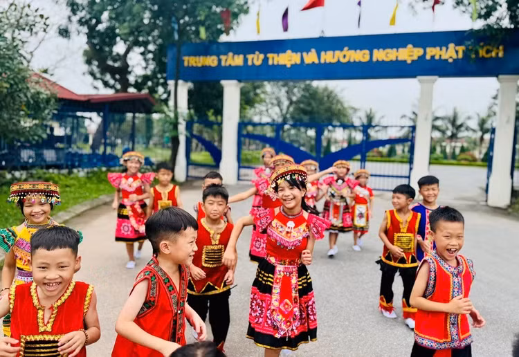 cac-ban-nho-tai-mai-am-trung-tam-phat-tich-no-dua-trong-bau-khong-khi-am-ap-yeu-thuong.jpg