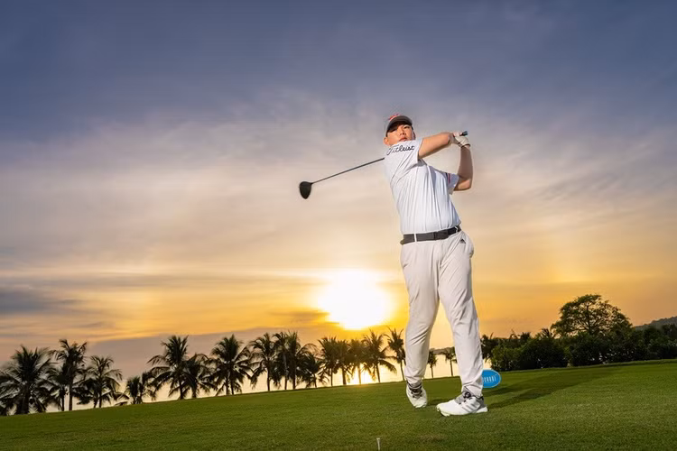 choi-golf-luc-hoang-hon.jpg