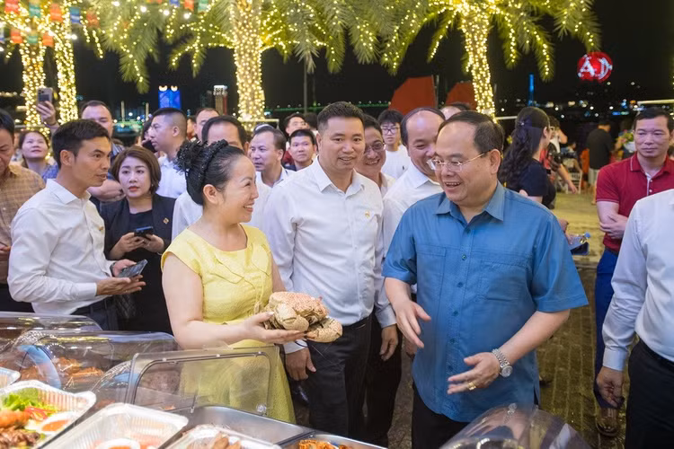 dong-chi-quan-minh-cuong-uy-vien-trung-uong-dang-bi-thu-tinh-uy.jpg