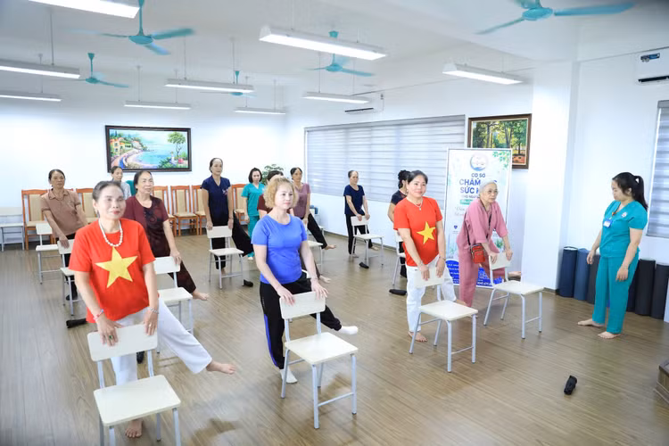 Cơ sở chăm sóc sức khỏe ban ngày cho người cao tuổi tại phường Long Biên. Ảnh: Quang Thái