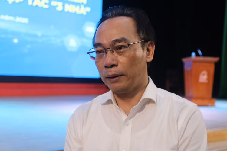 hoang-minh-son-2.jpg