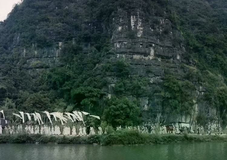 ho-linh-trang-si.png