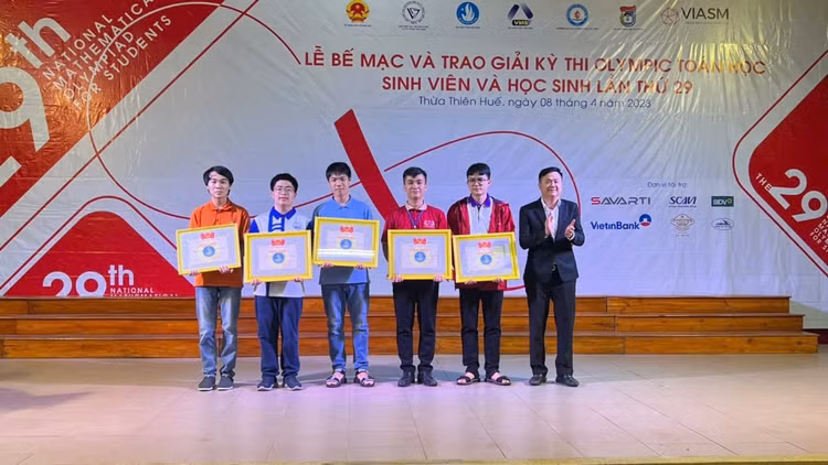 tran-ngoc-hieu.jpg