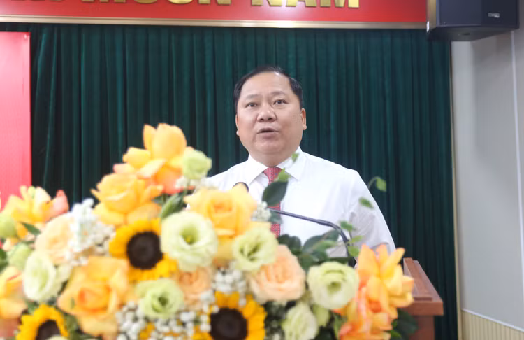 nguyen-phi-long.jpg