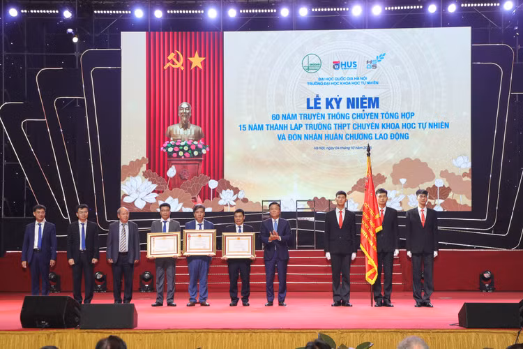 vnu-ky-niem-60-nam-truyen-thong-va-15-nam-thanh-lap-chuyen-khtn-22.jpg