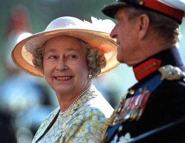 "Ông ấy là sức mạnh của tôi trong suốt những năm qua”, Nữ hoàng Elizabeth nói về chồng.