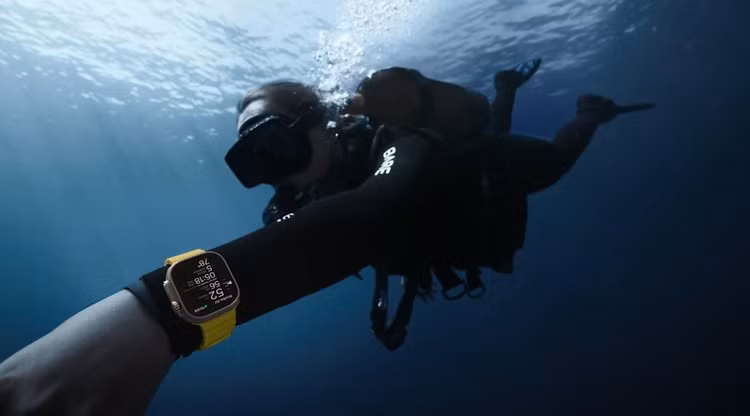 Apple Watch Ultra có khả năng chống nước ở độ sâu 100m (chuẩn WR 100).