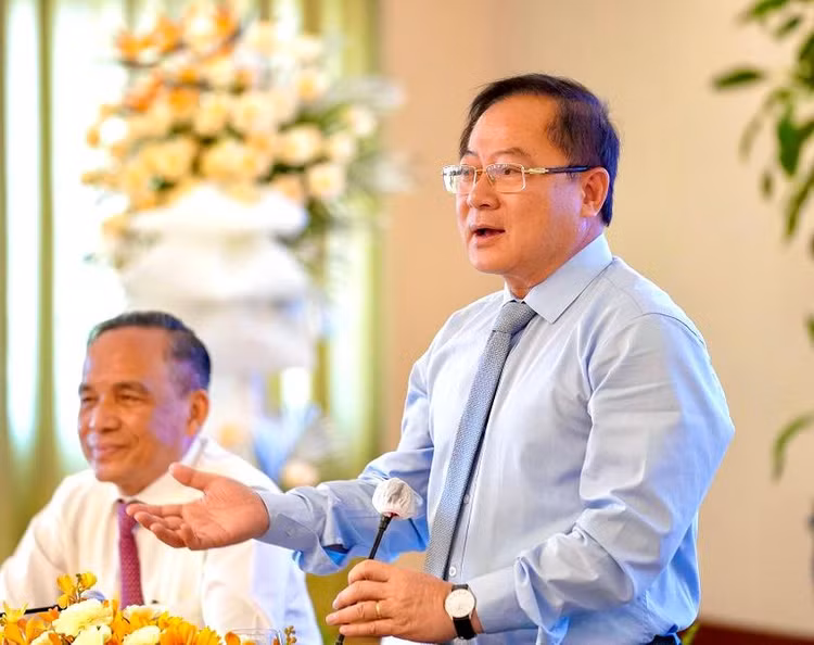 Ban lãnh đạo Tiền Phong luôn cảnh báo để loại bỏ tư tưởng cho rằng báo in Tiền Phong có thể ngừng ra hoặc giảm kỳ. Ban lãnh đạo Tiền Phong luôn cảnh báo để loại bỏ tư tưởng cho rằng báo in Tiền Phong có thể ngừng ra hoặc giảm kỳ.