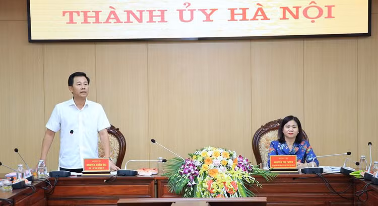 Bí thư Huyện ủy Hoài Đức Nguyễn Xuân Đại phát biểu tại buổi kiểm tra.