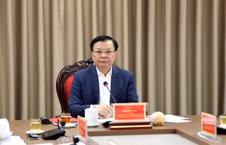 Bí thư Thành ủy Đinh Tiến Dũng chỉ đạo chủ trì phiên họp.