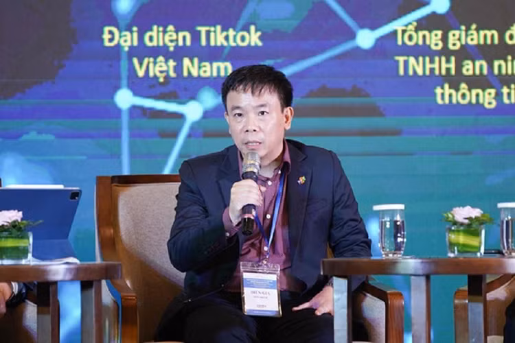 Ông Đào Gia Hạnh - Phó Giám đốc Công nghệ - FPT IS chia sẻ về nghiên cứu, phát triển giải pháp ATTT. Ông Đào Gia Hạnh - Phó Giám đốc Công nghệ - FPT IS chia sẻ về nghiên cứu, phát triển giải pháp ATTT.