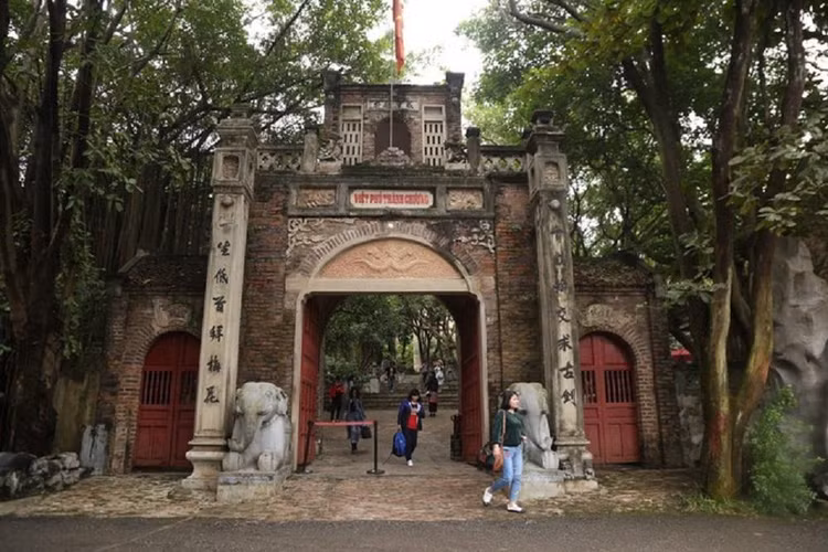 Việt Phủ Thành Chương.