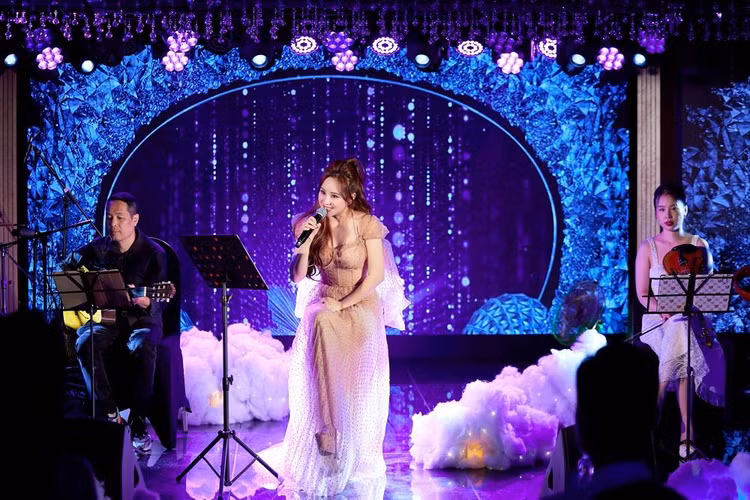 Vy Oanh giới thiệu MV mới “Lỡ một lời thương".