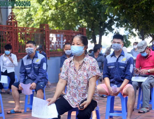 [Ảnh] Hà Nội tiếp tục lấy mẫu xét nghiệm SARS-CoV-2 trên diện rộng, quyết "truy lùng" hết F0 - Ảnh 5.