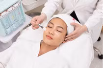 Tấp nập “tút tát” nhan sắc chơi Xuân