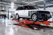 Range Rover Sport 2023 giá cao… nỗi lo lỗi cũ