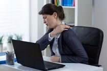 Điều trị nhức mỏi cổ, vai, gáy cho dân văn phòng 