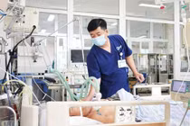 Uống nhiều rượu người đàn ông bị sốc mất máu do vỡ tĩnh mạch thực quản