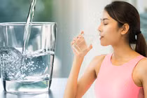 Uống nước ấm vào buổi sáng rất tốt cho sức khỏe
