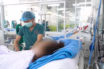 Nữ bệnh nhân 50 tuổi, ngụ quận 7, TP.HCM bị thủng bụng, hôn mê
