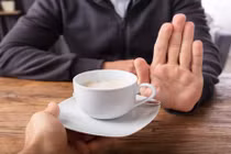 Bác sĩ chỉ rõ loại thức uống thay cà phê, giảm mỡ máu, ngừa ung thư