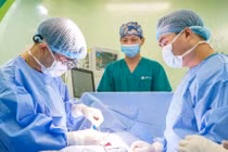 Lấy thận của trẻ 12 tháng tuổi để ghép lại cho chính trẻ