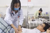 Nguy cơ viêm loét dạ dày biến chứng nặng ở trẻ dưới 16 tuổi