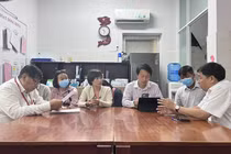 Tổ công tác Sở Y tế làm việc với bệnh viện Lê Văn Thịnh