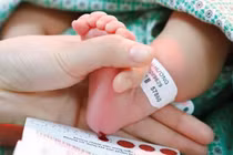 13 phút có 1 trẻ chào đời bị bệnh di truyền: cần sàng lọc sau sinh