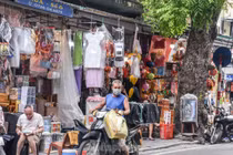 Hàng mã ế ẩm cận kề Rằm tháng 7