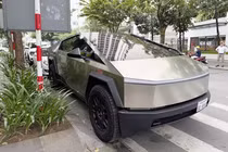 Cận cảnh Tesla Cybertruck 2024 hơn 6 tỷ, lần đầu lộ diện ở Việt Nam