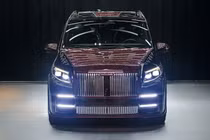 Mercedes-Benz V-Class “biến hình” toàn diện với gói độ Mansory