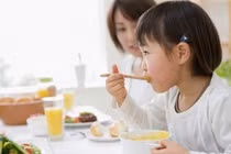 Chuyên gia chỉ rõ lý do trẻ ăn nhiều nhưng không tăng cân