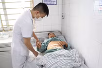 Phẫu thuật nội soi hoàn toàn điều trị vỡ ruột do chấn thương cho người bệnh