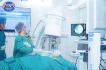 Nội soi lấy thoát vị cột sống cổ lần 2 cho bệnh nhân “liệt cổ” 