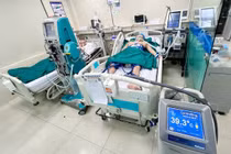 Hạ thân nhiệt chỉ huy cứu sống người đàn ông hôn mê do ngã thang 3m