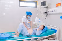 Bỏ thuốc hạ mỡ máu người đàn ông 44 tuổi nguy kịch vì viêm tụy cấp