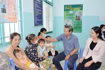 TP HCM: Tiêm vắc xin sởi xuyên suốt kỳ nghỉ lễ, đẩy lùi dịch bệnh