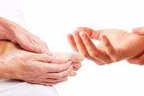 Mất ngủ do tê lạnh bàn chân