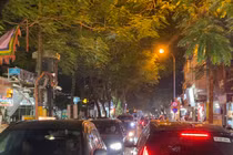 Phố Đội Cấn ùn tắc kéo dài sau khi cho phép ôtô lưu thông 2 chiều
