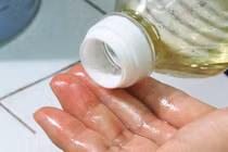Mẹo làm sạch nhựa mít dính trên tay, dao và quần áo siêu đơn giản