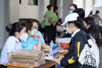 Nhập học có phải xuất trình sổ hộ khẩu?