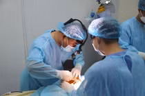 Tiêm "filler lưu động" cô gái 26 tuổi bị nhiễm trùng, áp xe ngực